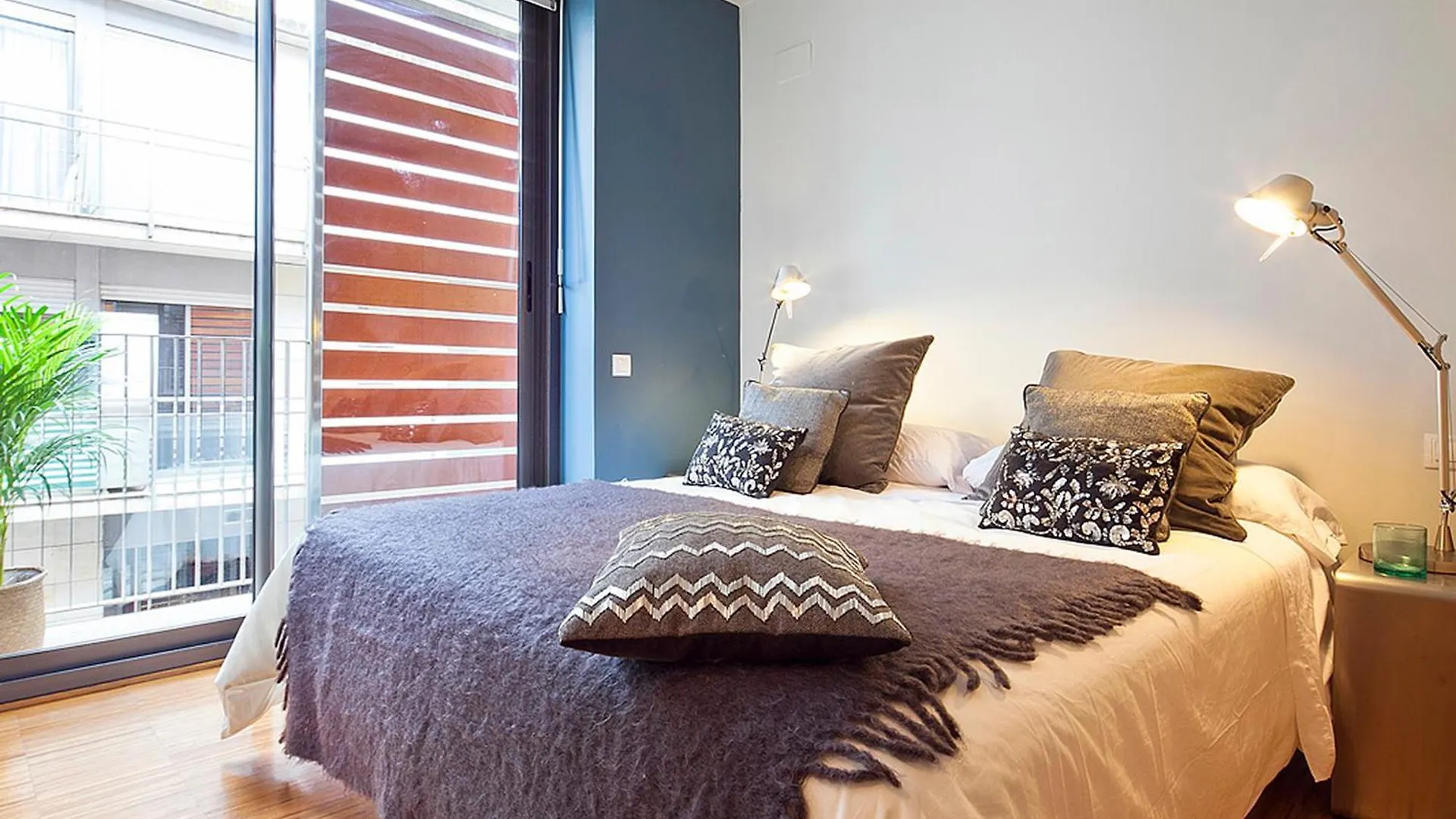 My Space Emirates - Park Gueell Triplex With Private Terrace برشلونة